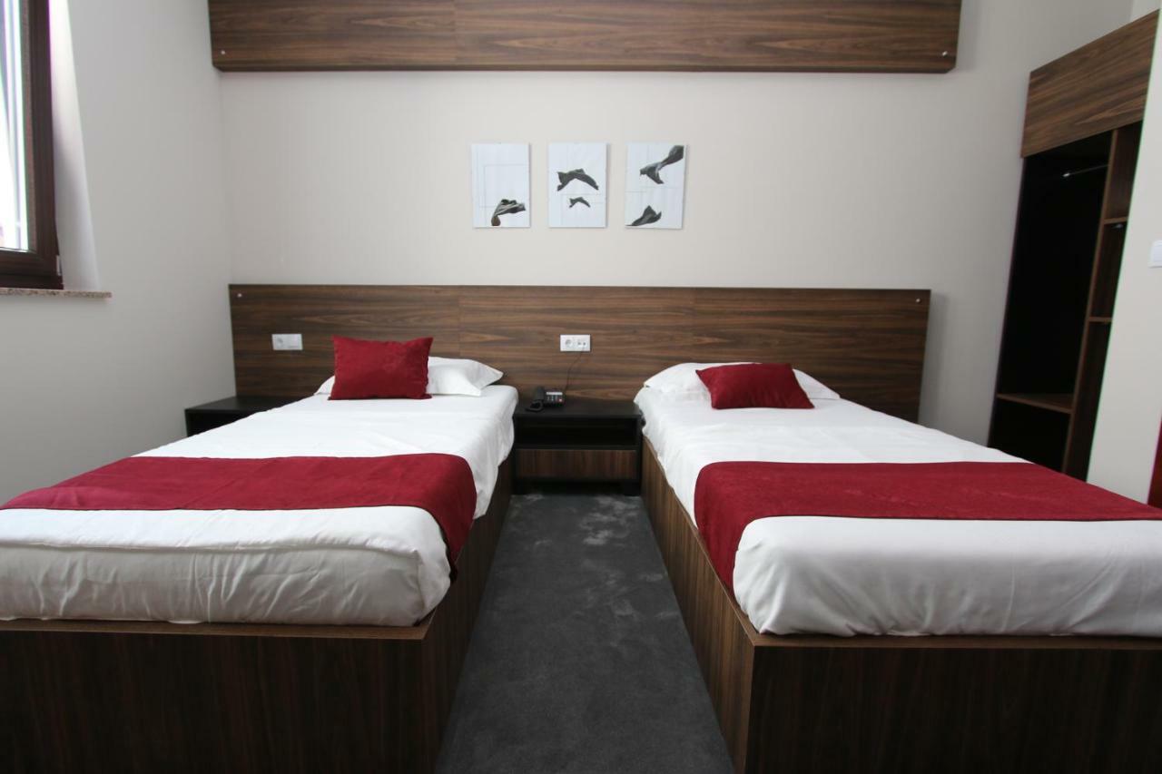 Prior Hotel Prizren Eksteriør billede